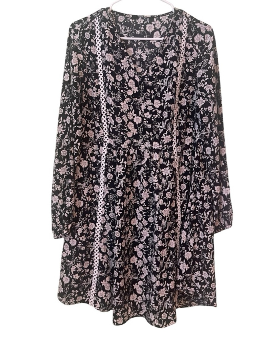 Dokotoo relaxed babydoll style black and white floral dress. Size medium GUC - Picture 2 of 8